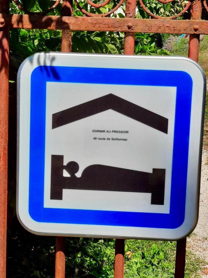 Dormir Au Pressoir Montagnieu (Ain) Exterior foto